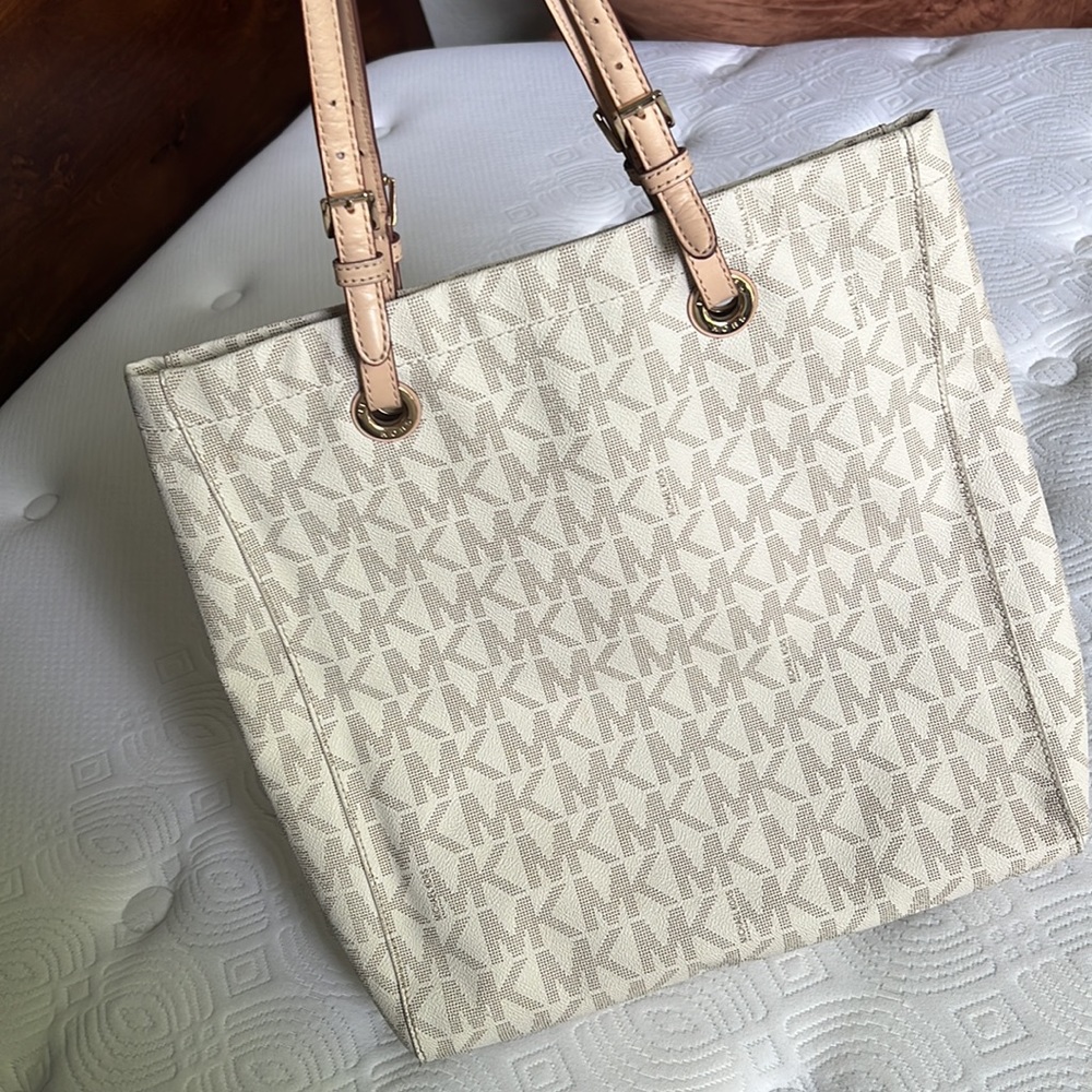 michael lots jet set beige tote bag